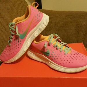 Nike youth size 5/adults size 6.5-7