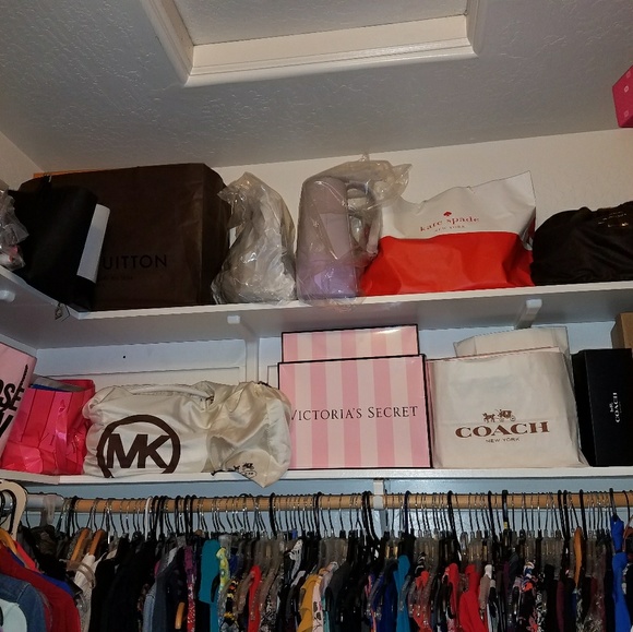 Meet your Posher, Celeste - Picture 3 of 3