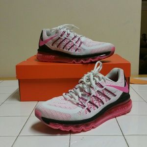 Nikes women's size 9