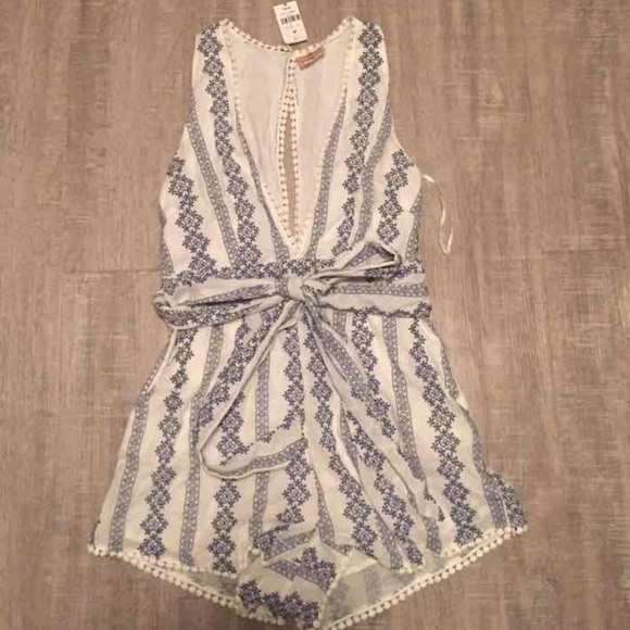 SOLD 💔LF Current 2016 Blue and White Romper M - Picture 4 of 4