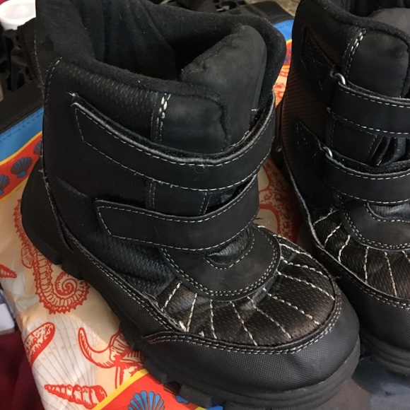 Kids winter boots size 3