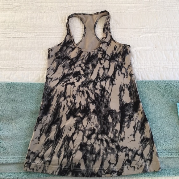 Lulu lemon tank