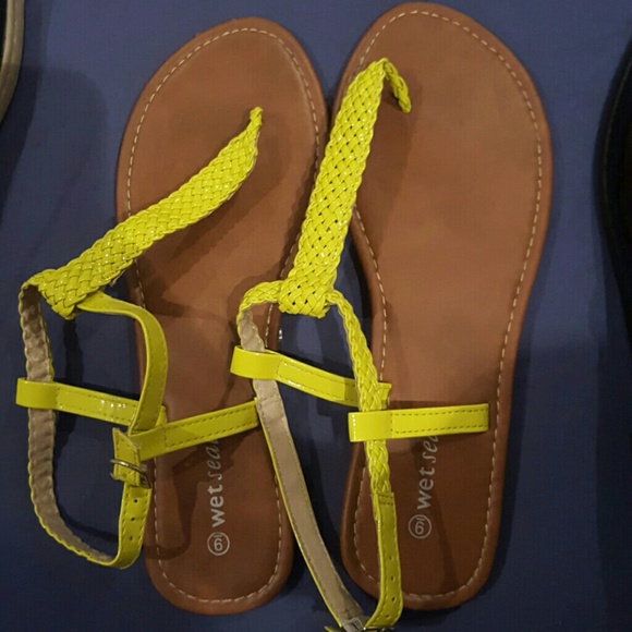 Wet seal sandals
