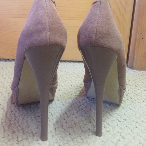 Steve Madden suede Blush/nude pump - Picture 2 of 3