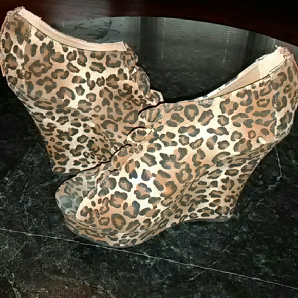 Leopard print wedge (Cyber Monday sale) - Picture 1 of 2
