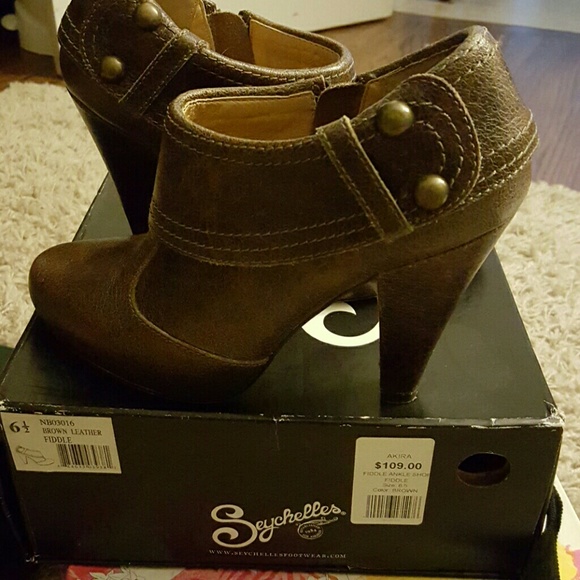 Brown leather ankle boots rubber sole - Picture 2 of 3