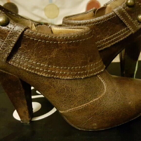 Brown leather ankle boots rubber sole - Picture 3 of 3