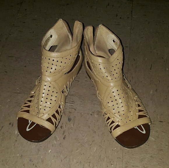 Gorgeous Boutique 9 Leather Zip Back Sandals 7