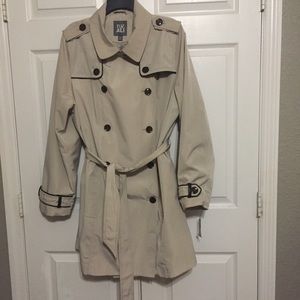 🎉HP🎉Trench rain coat by Roz & Ali. Plus size.