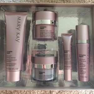 NWOT *past sell by* Mary Kay time wise repair kit.