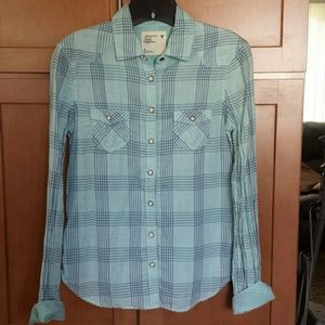 American Eagle Snap fitted button down