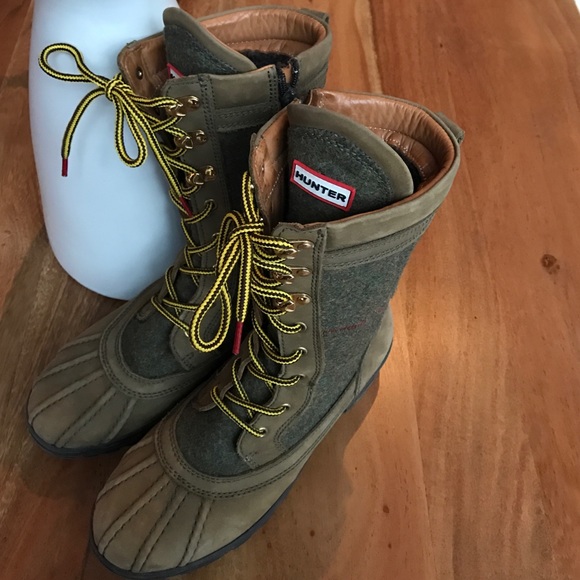 Hunter Winter Boots in Olive