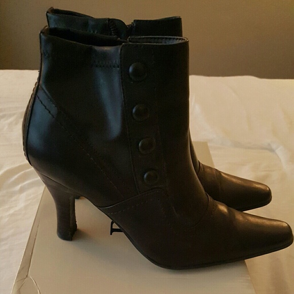 Ankle dark brown booties w/ original box - Picture 1 of 8