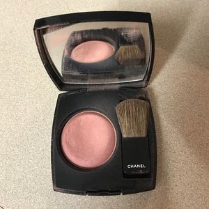Powder blush