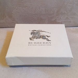 Burberry small wallet box needs repairs