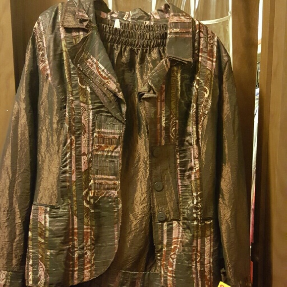 Crush silk Bronze/Gold color. Jacket, skirt,blouse