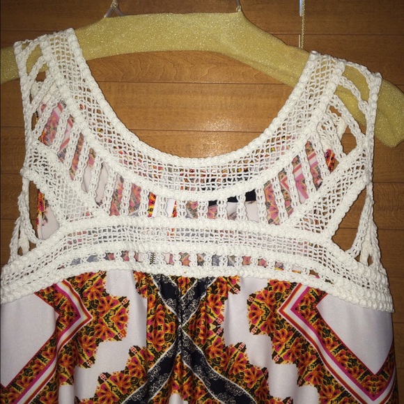 New Direction large sleeveless top - Picture 2 of 4