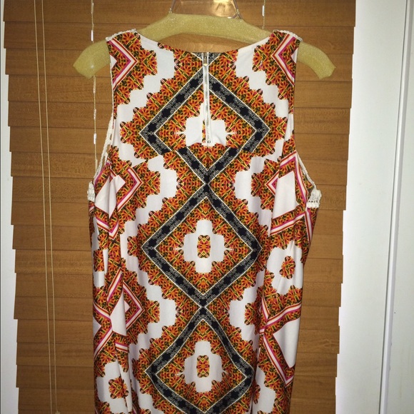 New Direction large sleeveless top - Picture 3 of 4