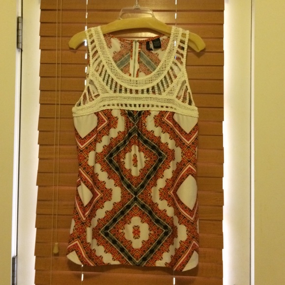 New Direction large sleeveless top - Picture 4 of 4