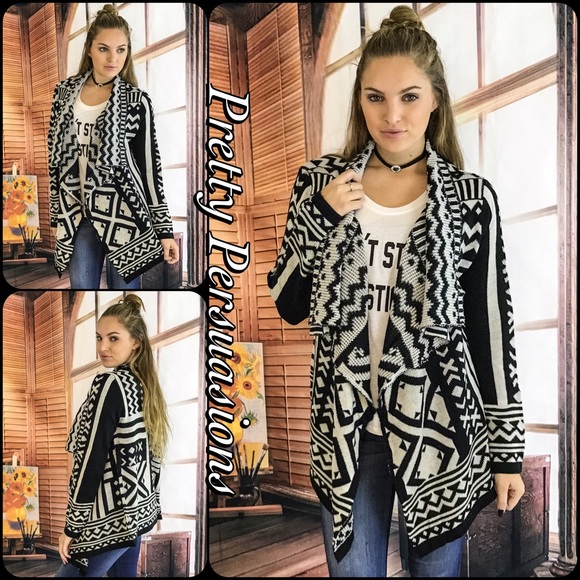 SOLD OUT‼️Black & White Tribal Cascading Cardigan - Picture 3 of 4