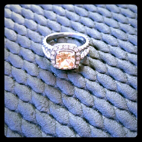 BEAUTIFUL RING size 8