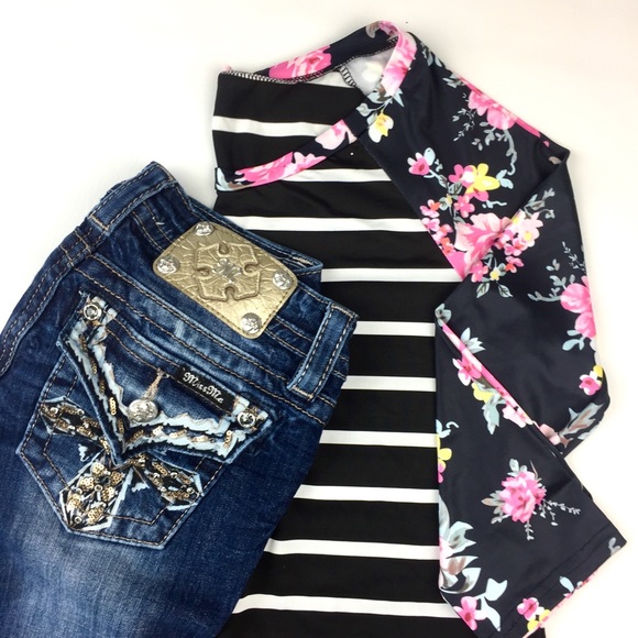 { RESTOCKED } Floral & Strips Baseball Tee - Picture 2 of 4