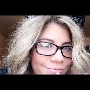 Meet your Posher, Macy