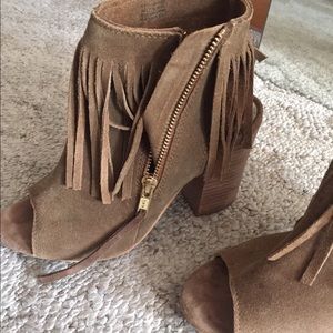 Carlos Santana Olive Booties !🍂🍁🌾