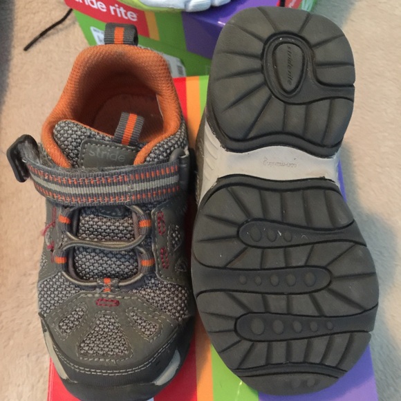 2 Pairs of boys stride rite 9W shoes