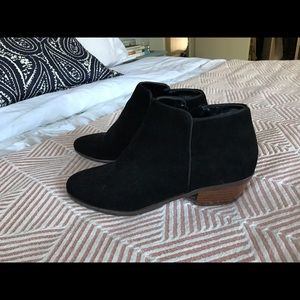 Crown Vintage black bootie size 7.5