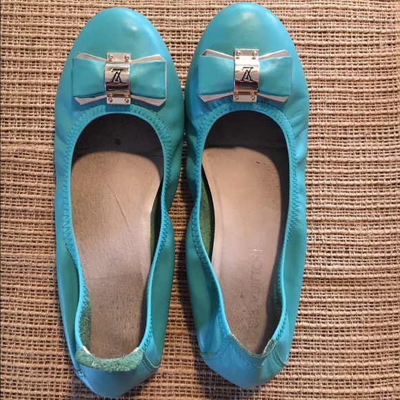 LOUIS VUITTON FLATS