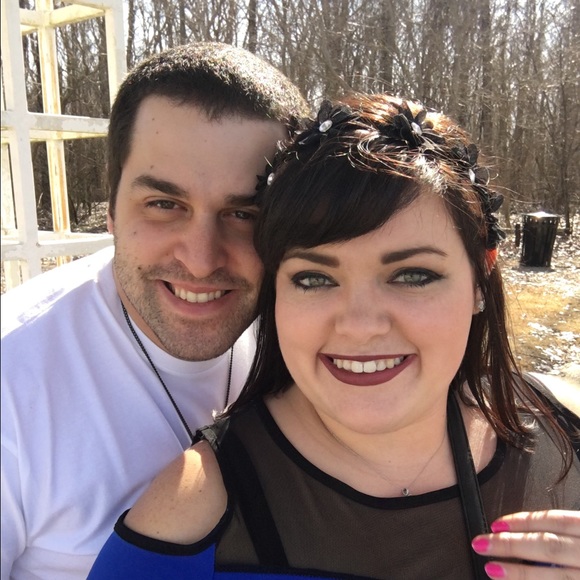 Meet your Posher, Lauren - Picture 2 of 2