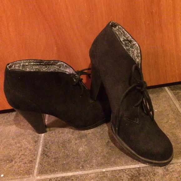 Heeled ankle boot