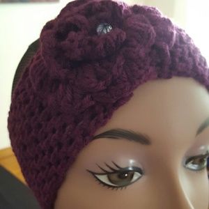 knit hat with triple flower, round glass