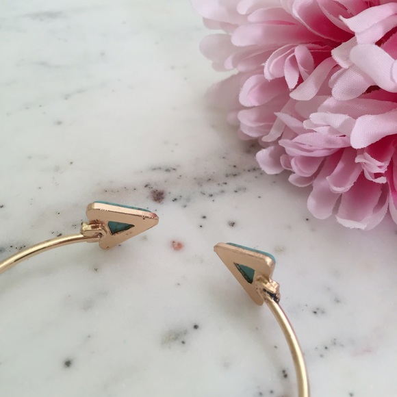 "Lucy" Bracelet || Turquoise Marble Triangle - Picture 3 of 6