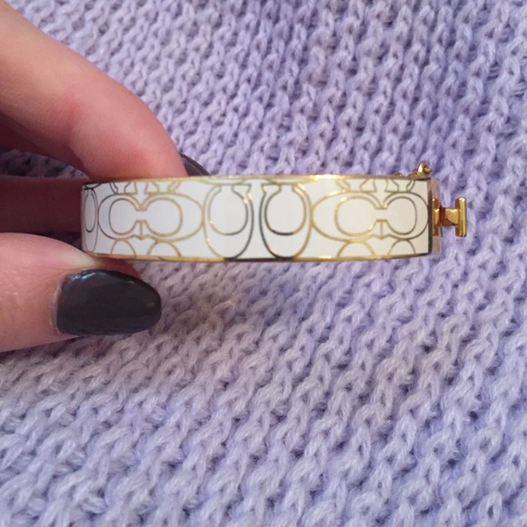 Beautiful coach bracelet. accent chain on clasp - Picture 2 of 4