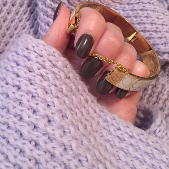 Beautiful coach bracelet. accent chain on clasp - Picture 3 of 4