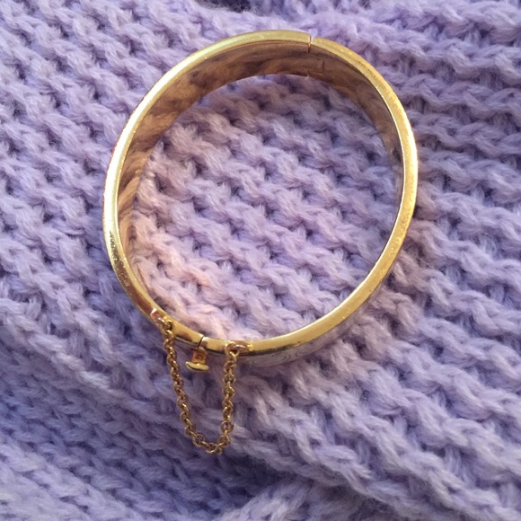 Beautiful coach bracelet. accent chain on clasp - Picture 4 of 4