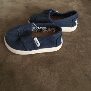 New navy blue TOMs