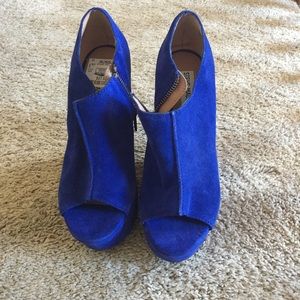 Blue Steve Madden open toed wedges, size8M