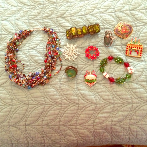 Holiday 🎄10 piece  costume jewelry lot
