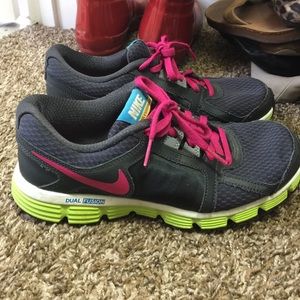 Preowned nike shoes
