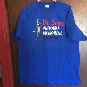 Dr. Seuss Memorial New Short Sleeve T-Shirt NWT