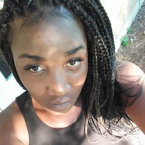 Meet your Posher, Ebony