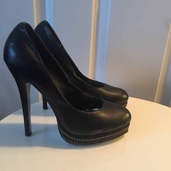 Shoes - Picture 2 of 3