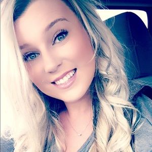 Meet your Posher, Caitlin