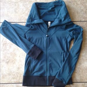 RESERVEDLululemon Alberta Lake Be Present Jacket