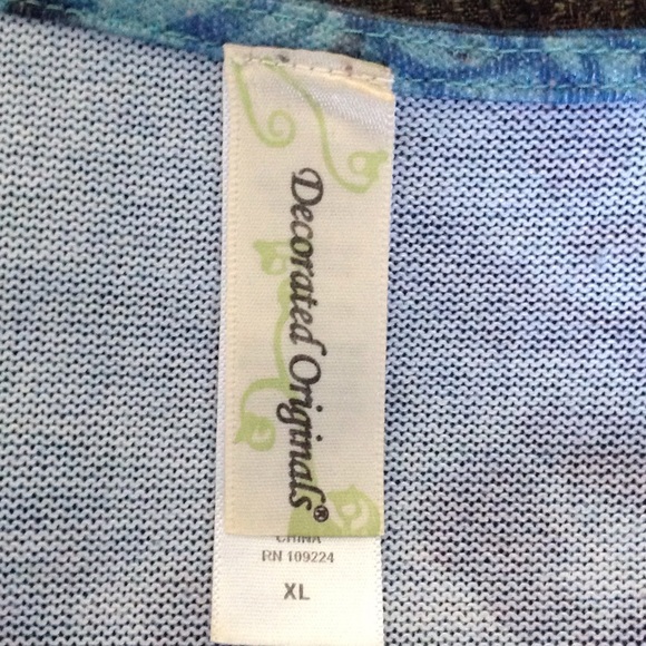 ‼️SOLD‼️Beautiful blue shark bite top - Picture 3 of 3