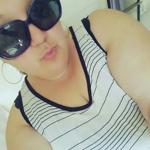 Meet your Posher, Denise