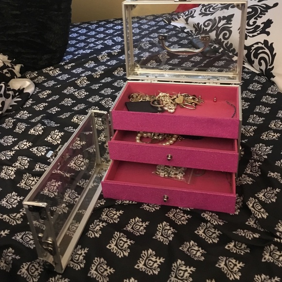 Jewelry box